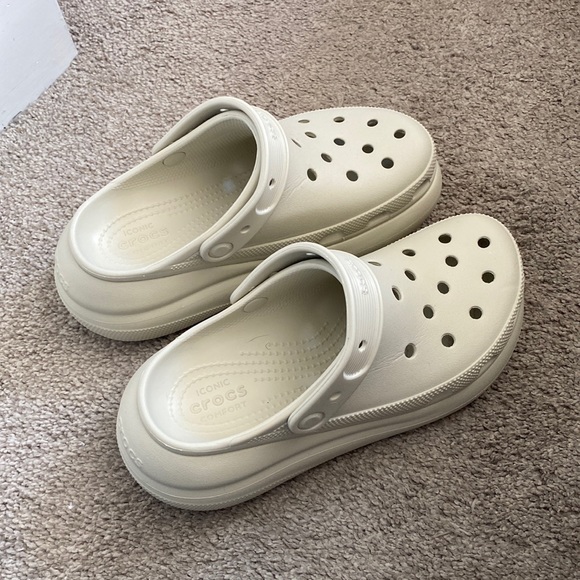 NWOT Platform Crocs - Picture 2 of 5